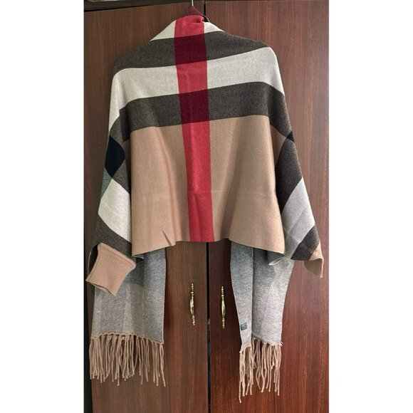 Shawl/Scarf /Cover up/Poncho with sleeves - Picture 3 of 3